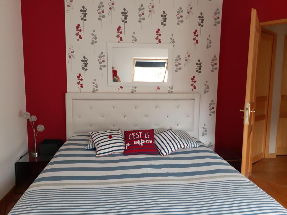 Chambre Au Nuit Etoile Et Jacuzzi Prive Bed & Breakfast Pleuven Exterior photo